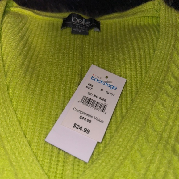 Size M V- neck  Sweater - Picture 3 of 3